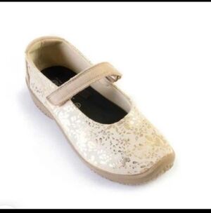A'rcopedico Mary Jane Shoe in Cream